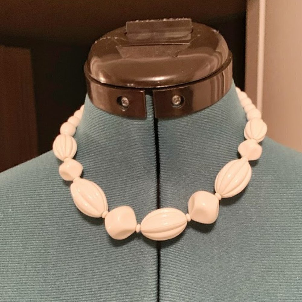 Vintage Style Beaded Choker Off White Necklace